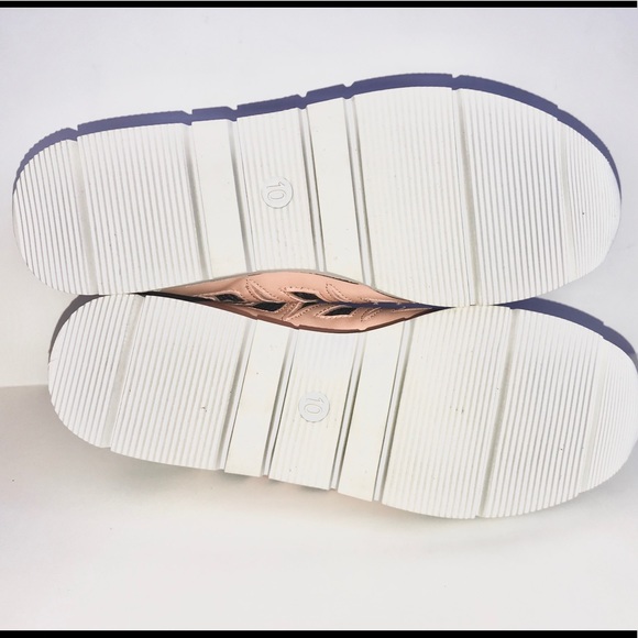 •NWOT• Women’s Blush Lace Up Sneakers! Size 10. - Picture 5 of 5